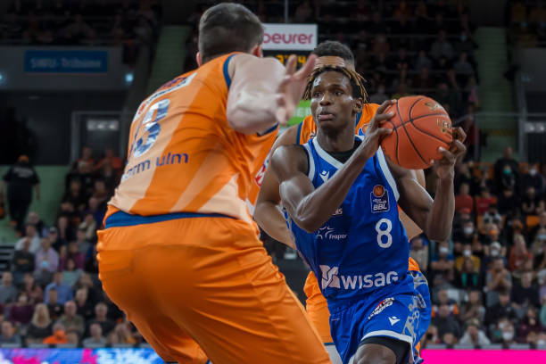 虽然本纳塞 虽然本纳塞